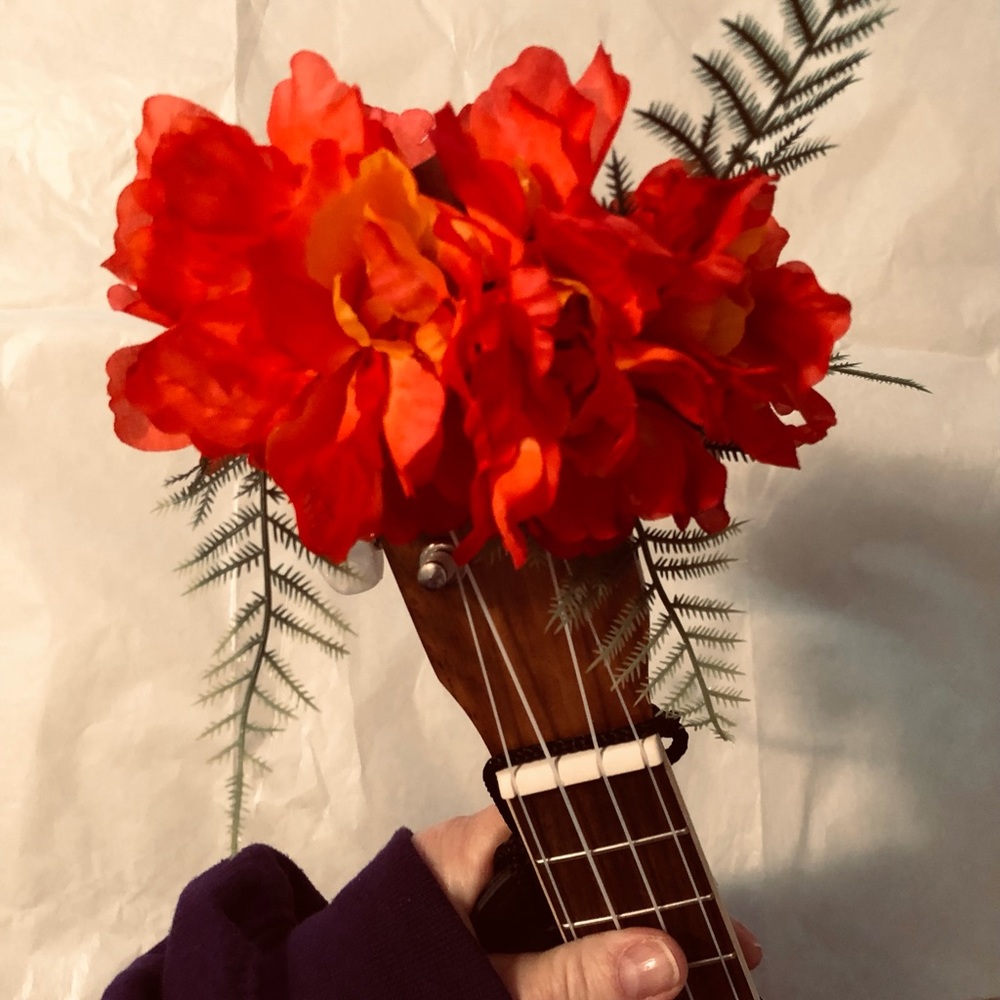 Lei,  Orange Ukulele Silk Flower Lei. New by nancyb
